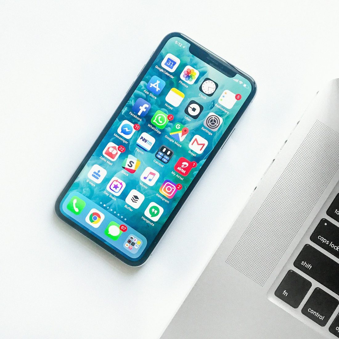雷速足球 APP 赛程与赛事列表界面示意